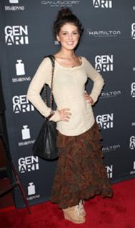 Shenae Grimes-Beech feet photo thumbnail