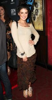 Shenae Grimes-Beech feet photo thumbnail