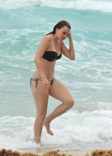Aimee Teegarden feet photo thumbnail
