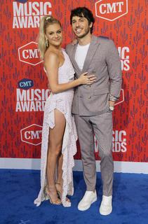 Kelsea Ballerini feet photo thumbnail