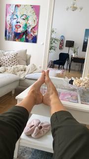 Emma Lovett feet photo thumbnail