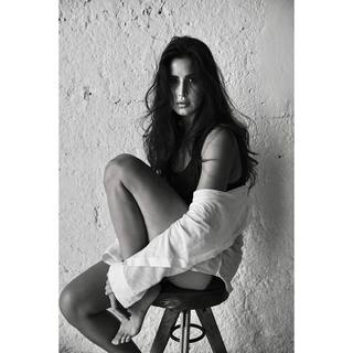 Katrina Kaif feet photo thumbnail