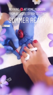 Kelly Brook feet photo thumbnail