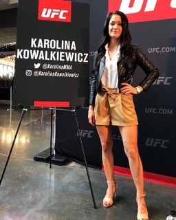 Karolina Kowalkiewicz feet photo thumbnail