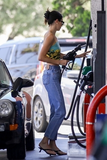 Kendall Jenner feet photo thumbnail