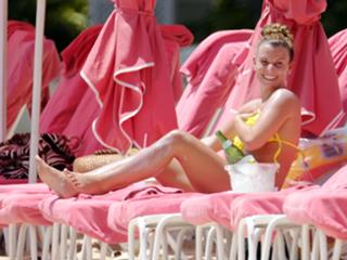 Coleen Rooney feet photo thumbnail