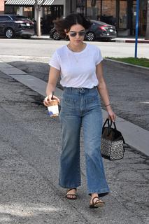 Lucy Hale feet photo thumbnail