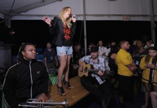 Fergie feet photo thumbnail