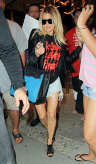 Fergie feet photo thumbnail
