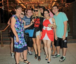 Fergie feet photo thumbnail