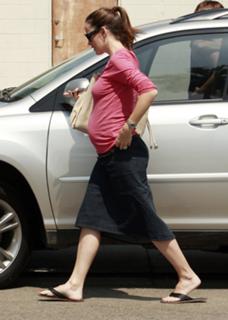 Jennifer Garner feet photo thumbnail