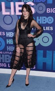 Shailene Woodley feet photo thumbnail
