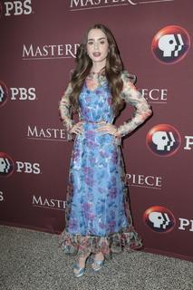 Lily Collins feet photo thumbnail