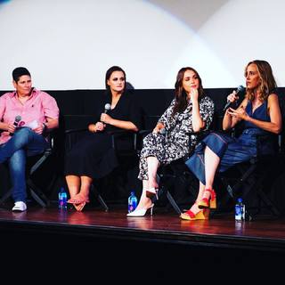 Kim Raver feet photo thumbnail