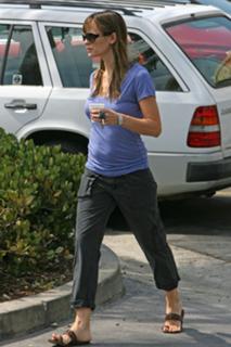 Jennifer Garner feet photo thumbnail