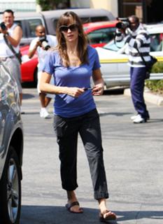 Jennifer Garner feet photo thumbnail