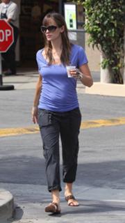 Jennifer Garner feet photo thumbnail