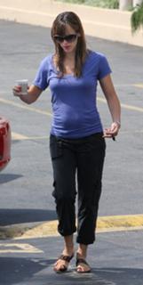 Jennifer Garner feet photo thumbnail