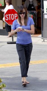 Jennifer Garner feet photo thumbnail
