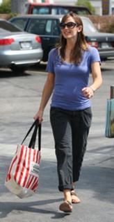 Jennifer Garner feet photo thumbnail
