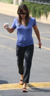 Jennifer Garner feet photo thumbnail