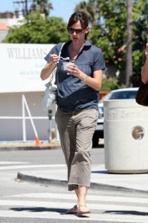 Jennifer Garner feet photo thumbnail