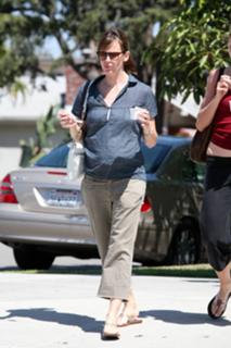 Jennifer Garner feet photo thumbnail