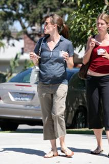 Jennifer Garner feet photo thumbnail