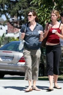 Jennifer Garner feet photo thumbnail