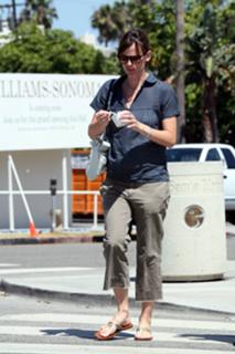 Jennifer Garner feet photo thumbnail
