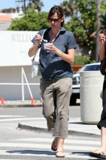 Jennifer Garner feet photo thumbnail