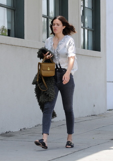 Mandy Moore feet photo thumbnail