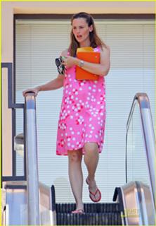 Jennifer Garner feet photo thumbnail