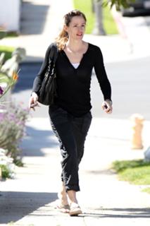 Jennifer Garner feet photo thumbnail