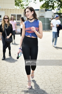 Dua Lipa feet photo thumbnail