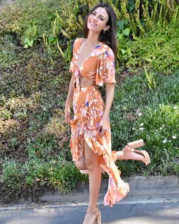 Victoria Justice feet photo thumbnail