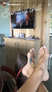 Brooke Burke feet photo thumbnail
