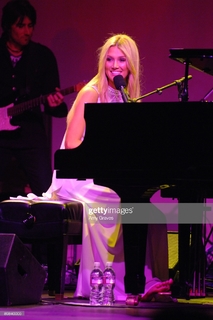 Delta Goodrem feet photo thumbnail