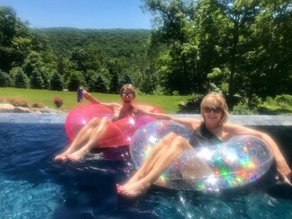 Amy Robach feet photo thumbnail