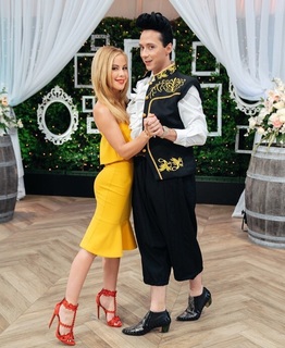 Tara Lipinski feet photo thumbnail
