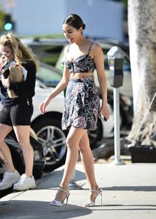 Olivia Culpo feet photo thumbnail