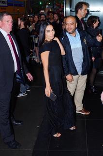 Vanessa Hudgens feet photo thumbnail