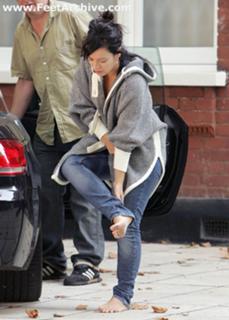 Lily Allen feet photo 4