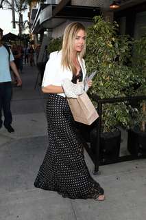 Denise Richards feet photo thumbnail