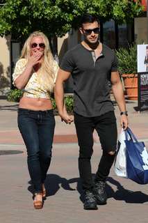 Britney Spears feet photo thumbnail
