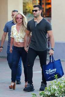 Britney Spears feet photo thumbnail
