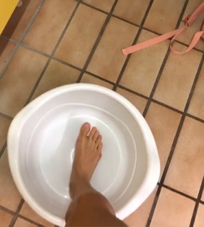 Tania Cagnotto feet photo thumbnail