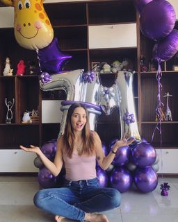 Yoseline Hoffman feet photo thumbnail