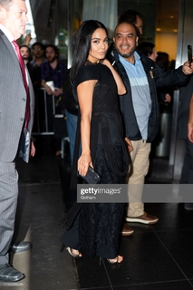 Vanessa Hudgens feet photo thumbnail