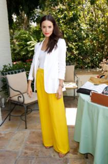 Abigail Spencer feet photo thumbnail